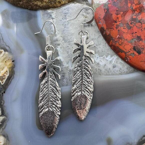 Gary Custer Sterling Silver Tufa Cast Feather Dangle Earrings For Women - Picture 1 of 10